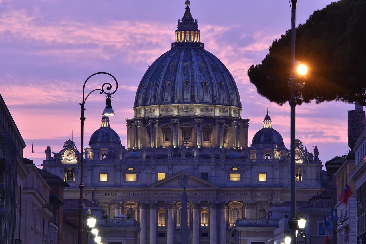 Vatican Declares Traditionalist Catholic Group in Schism, Excommunicates Bishops