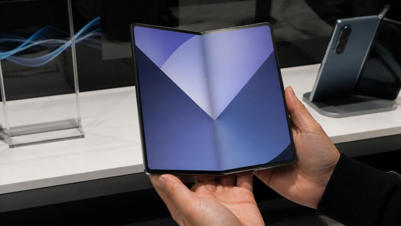 Samsung Unveils Flex Titanium Display: Crease-Free Foldables Incoming