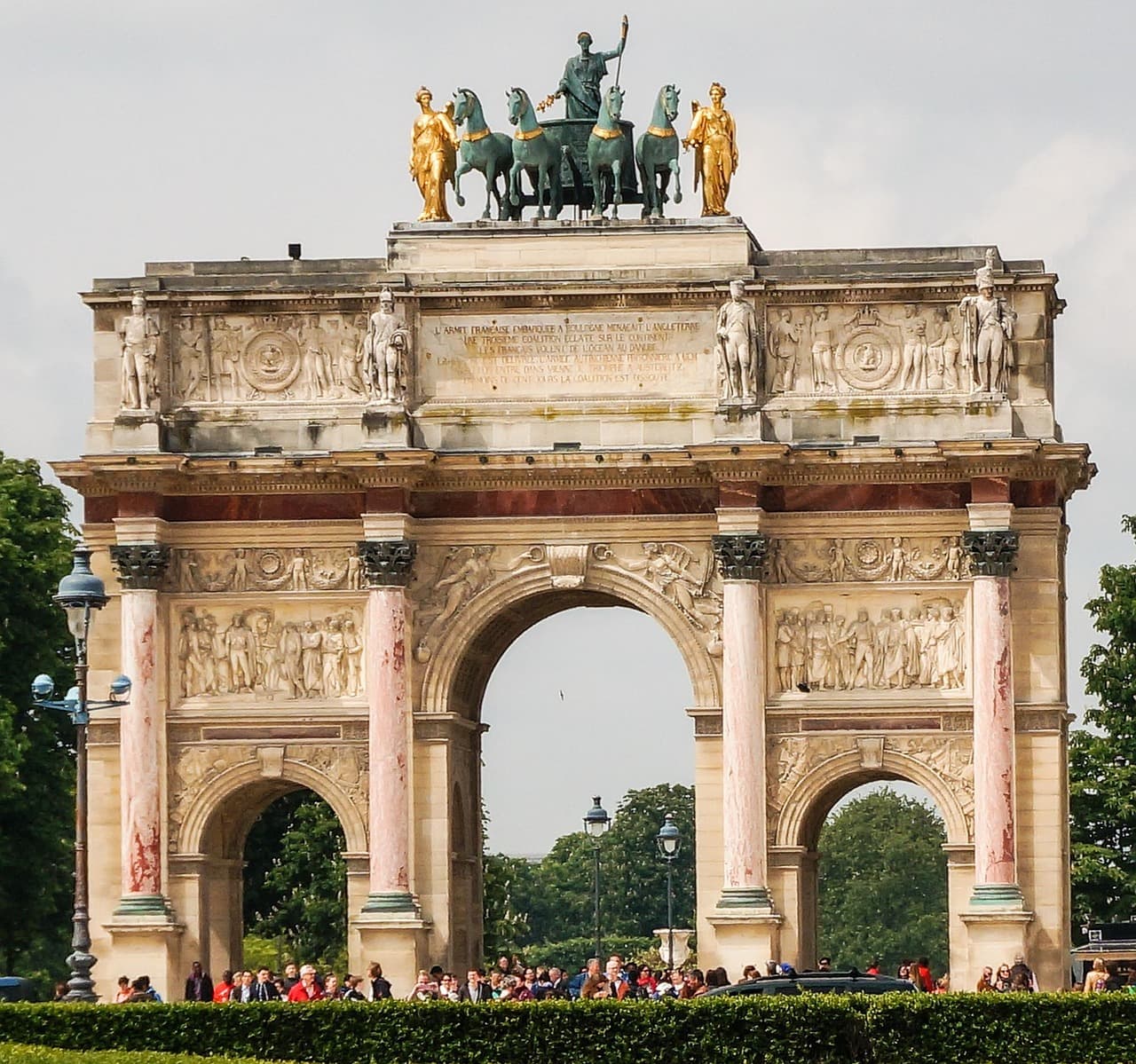Trump's Triumphal Arch Plan Advances Amid Legal and Congressional Backlash