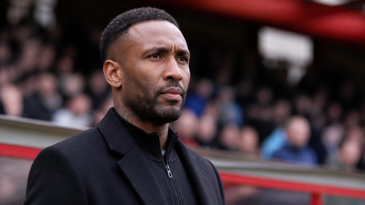 Jermain Defoe leaves Woking after 116 days, calling role 'impossible'