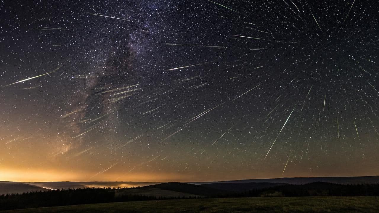 Perseid Meteor Shower Dazzles in All-Sky View: 1,706 Meteors Captured over Czechia