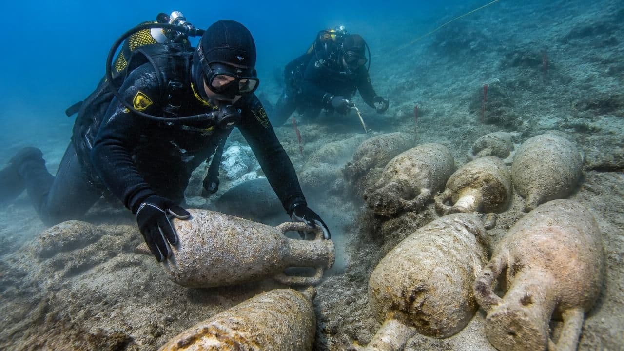 Ancient Roman Shipwreck off Sicily Reveals Amphorae and 2,200-Year-Old Waterproofing Secrets