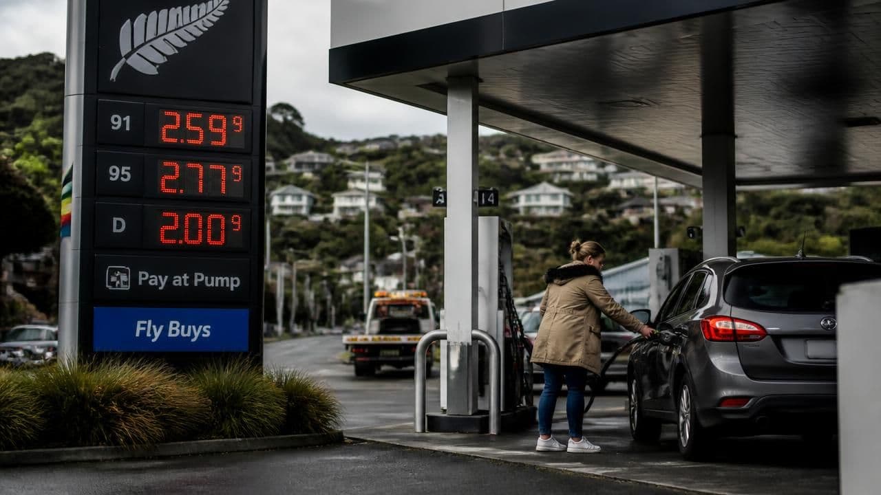 New Zealand Inflation Surge, Oil Spike Put Global Rate Hikes Back in Focus