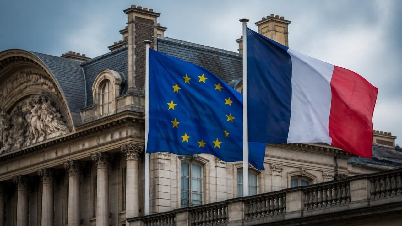 French Bond Risk Hits Euro-Crisis Levels as OAT-Bund Spread Tops 140 Basis Points