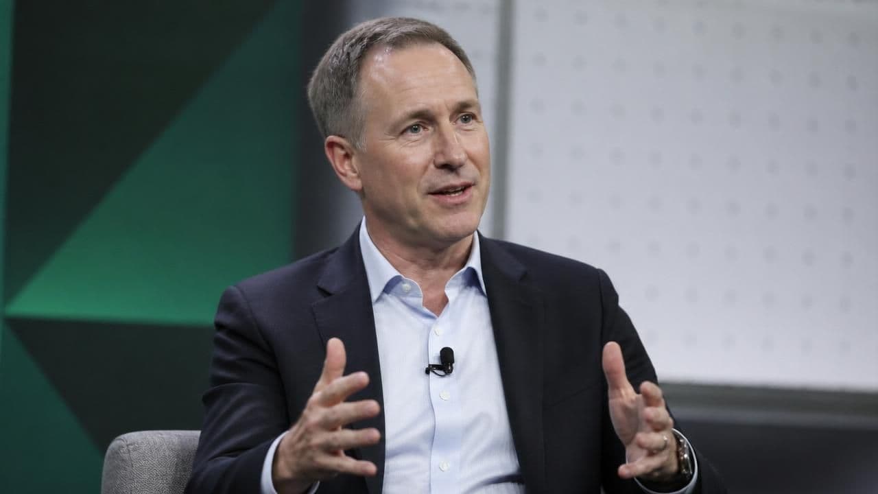 Sierra AI Raises $950M at $15B Valuation, Signaling Shift in Enterprise Software