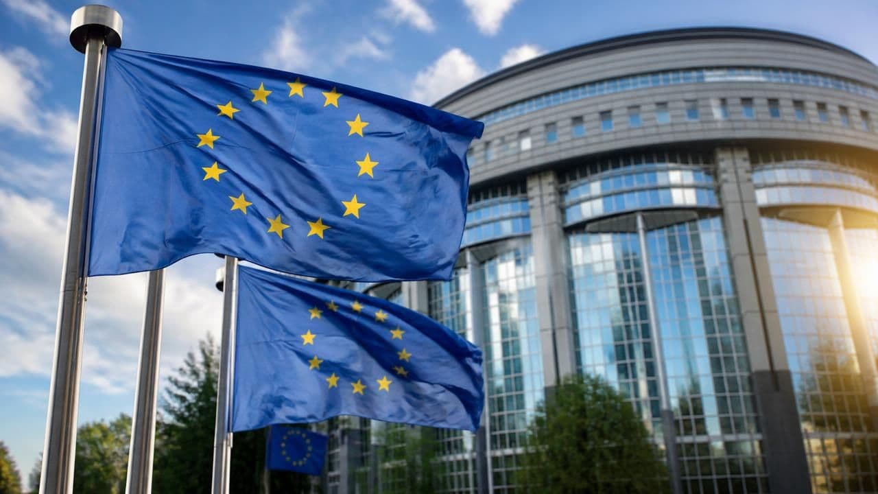 EU AI Transparency Rules Take Effect: Labeling Now Mandatory