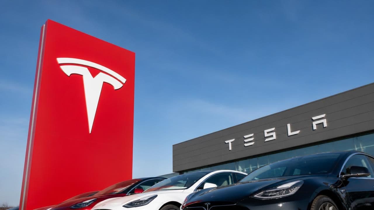 China Orders Tesla’s Largest-Ever Recall: Nearly 3 Million Vehicles Over Door Handle Safety