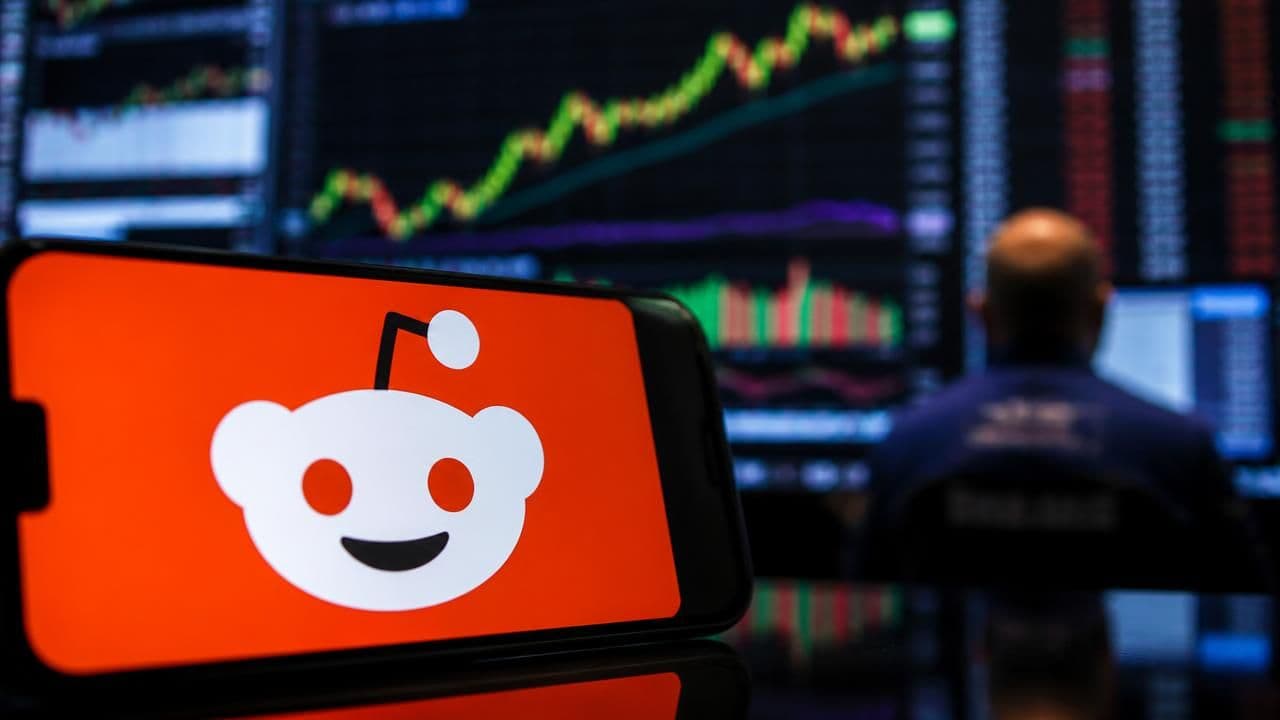 Reddit, Marvell, SiriusXM Surge on S&P Index Inclusions