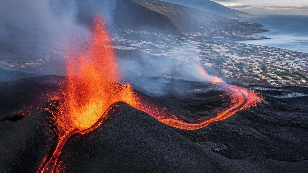 Superheated Magma May Drive Towering Lava Fountains, Scientists Say