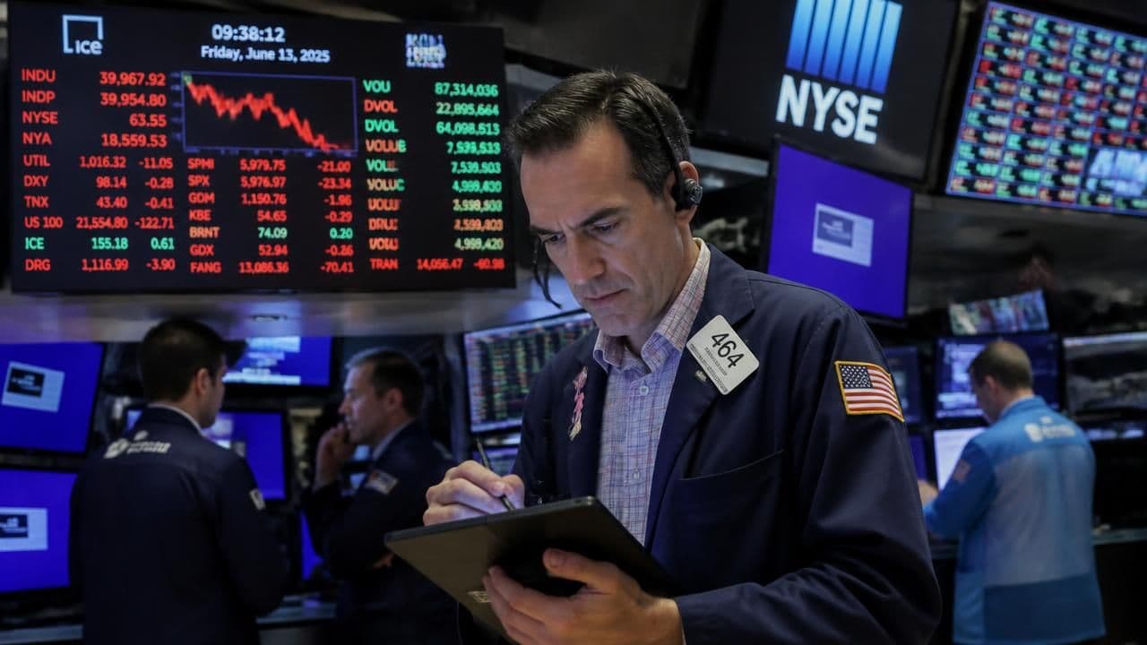 Global Markets Whipsaw as Tech, Fed Bets, and Geopolitics Take Center Stage