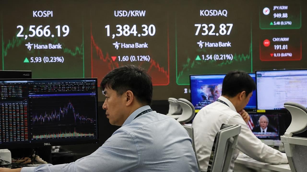 Asian Stocks Edge Higher as Traders Eye US-China Summit; Oil Slips for a Fourth Day