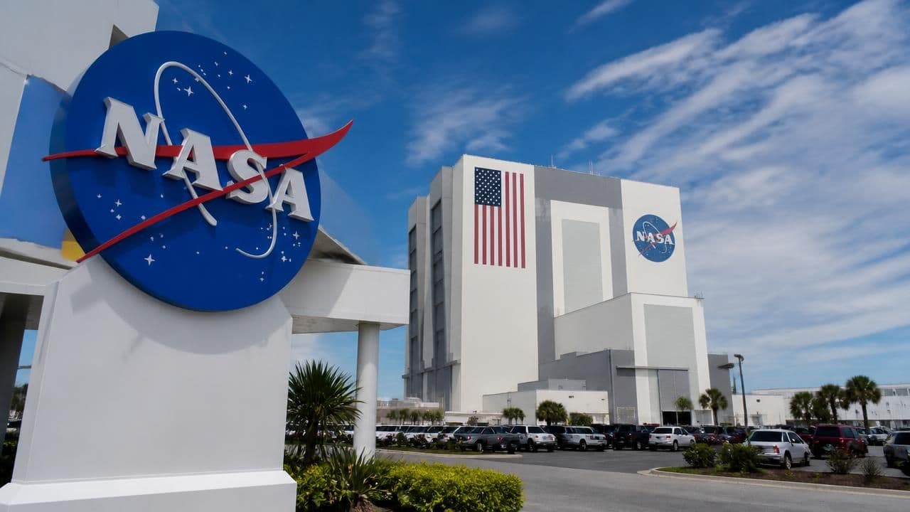 NASA Taps Blue Origin for $700M Mars Telecom Network