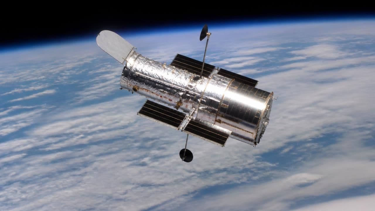 NASA Asks Industry How to Save Hubble — Reboost, Servicing, or a Controlled Fall