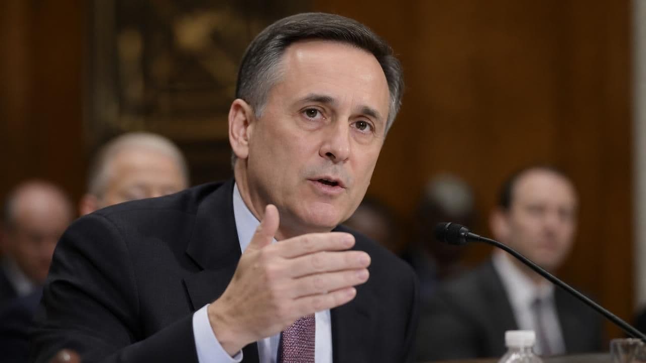 Clarida Sees December Fed Hike as Economists Expect October Pause