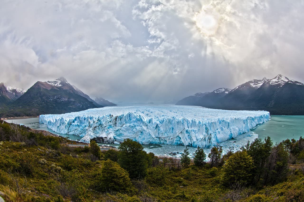 Iceberg A-81 Reaches South Georgia, Slowing as It Crosses Shallow Shelf