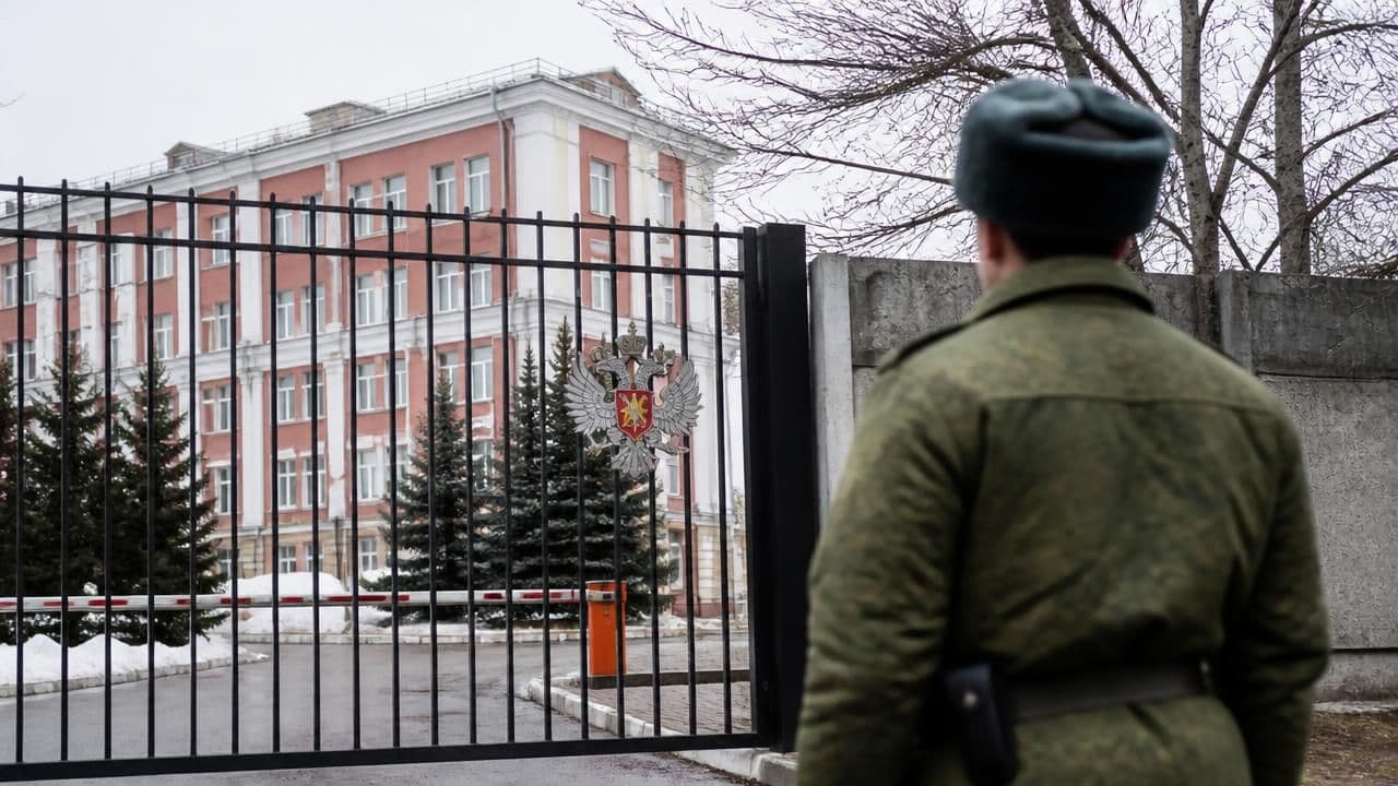 Mystery Death at Russian Anti-Plague Lab Raises Biosecurity and Diplomatic Questions